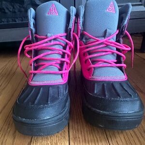 Size 7Y Nike boots. Black & pink